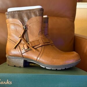 Clarks Women's Riddle Avant Tan Leather Boots NWB